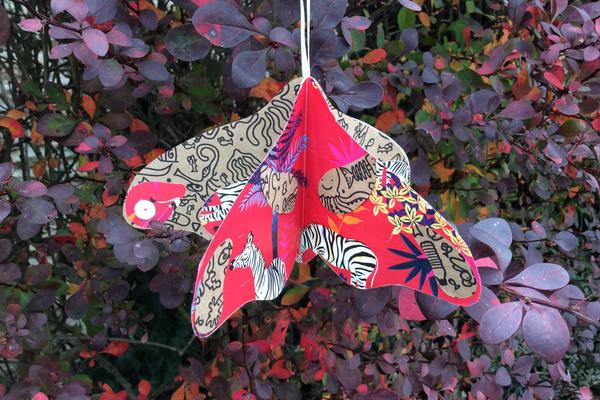 pic 4 to advertise paper moth decoration
